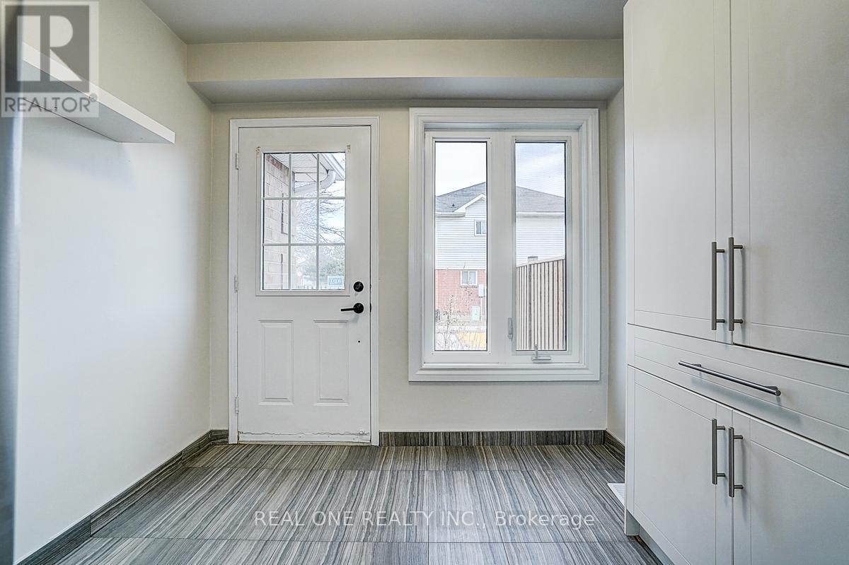 21 - 1485 Torrington Drive, Mississauga, Ontario L5V 1Y3 - Photo 3 - W12731650