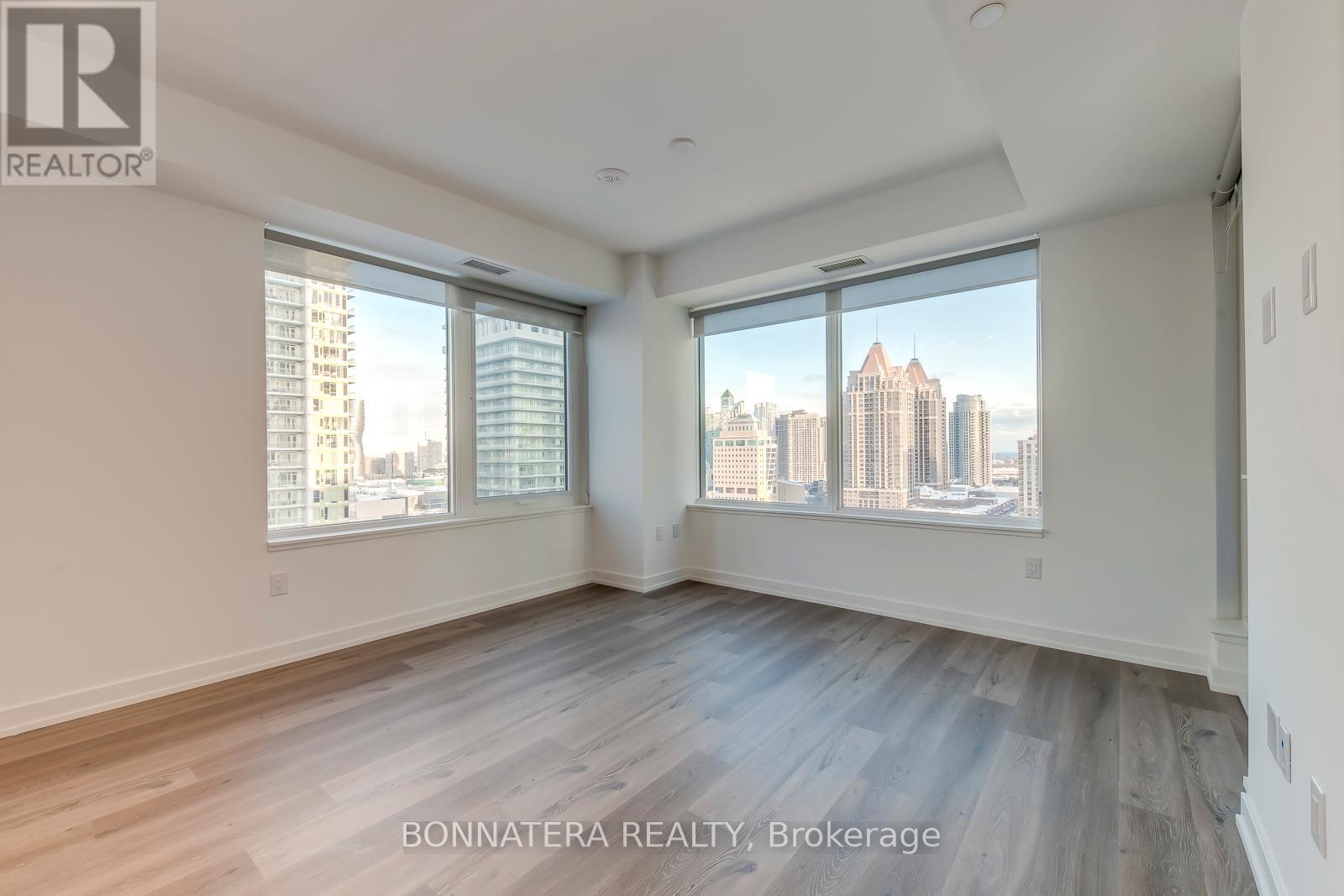 1304 - 395 Square One Drive, Mississauga, Ontario  L5B 0P6 - Photo 10 - W12731652