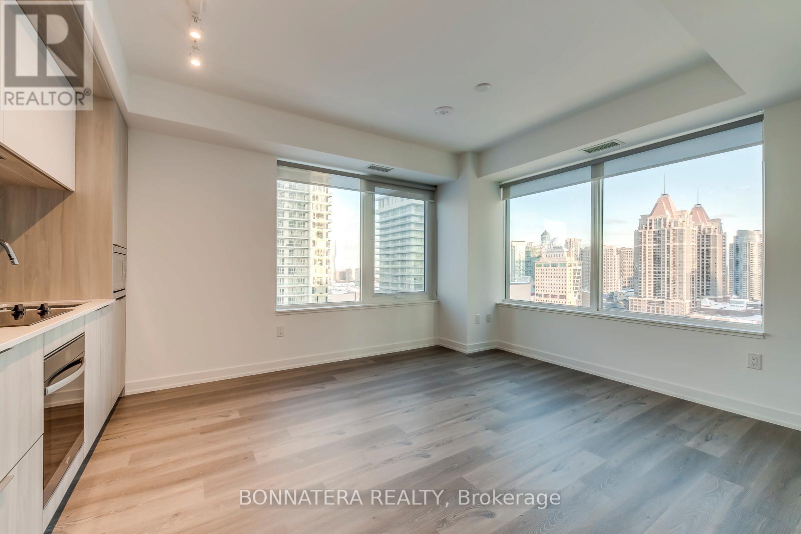 1304 - 395 Square One Drive, Mississauga, Ontario  L5B 0P6 - Photo 12 - W12731652