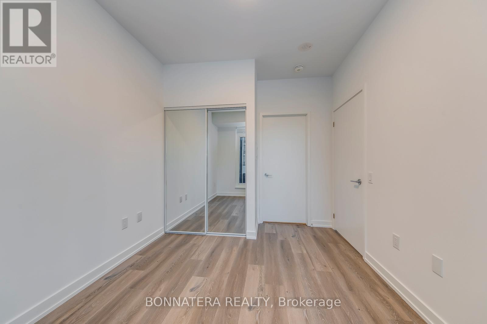 1304 - 395 Square One Drive, Mississauga, Ontario  L5B 0P6 - Photo 18 - W12731652