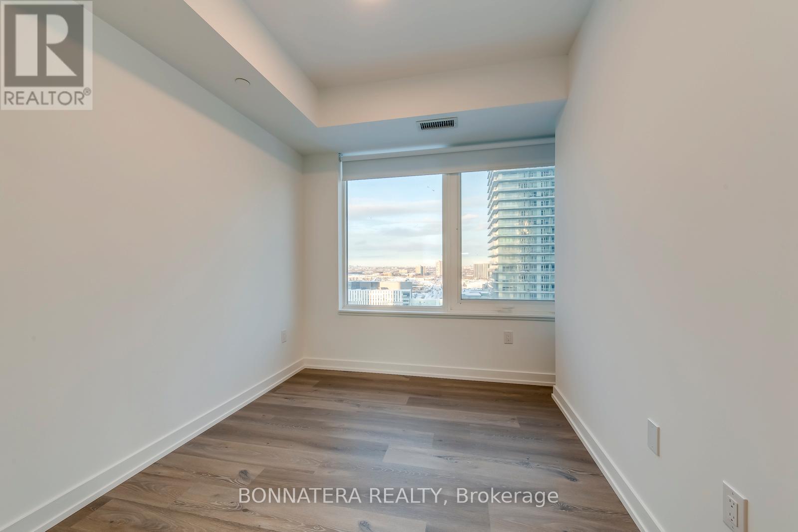 1304 - 395 Square One Drive, Mississauga, Ontario  L5B 0P6 - Photo 21 - W12731652