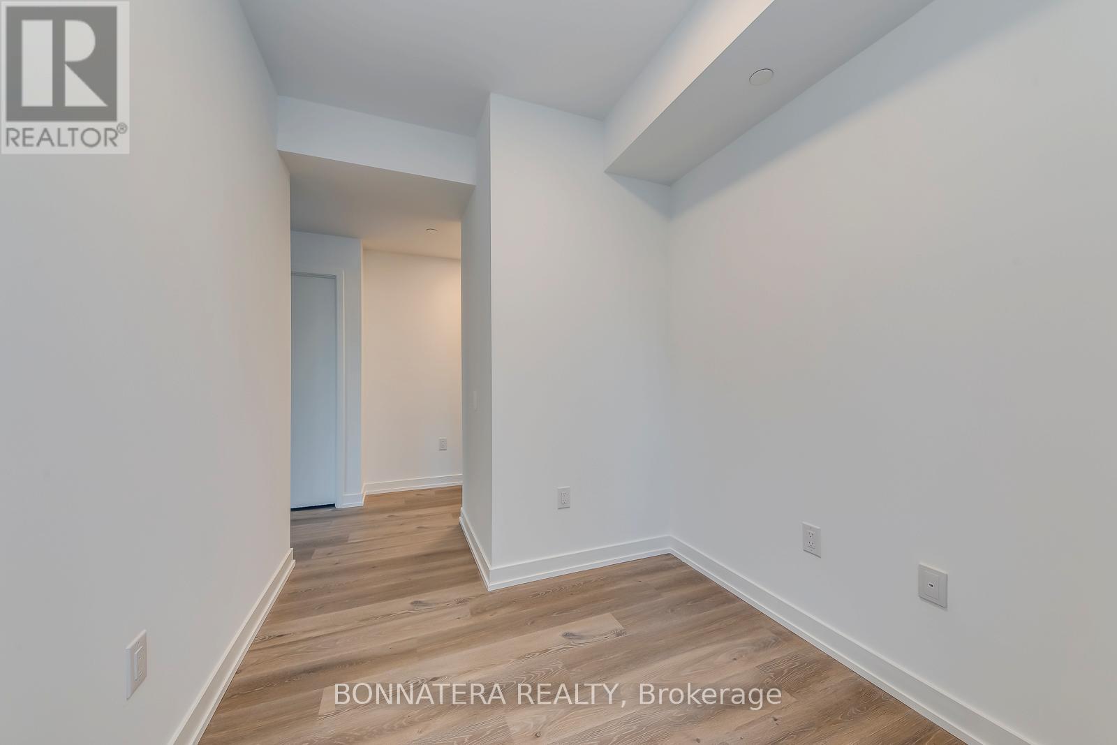 1304 - 395 Square One Drive, Mississauga, Ontario  L5B 0P6 - Photo 25 - W12731652