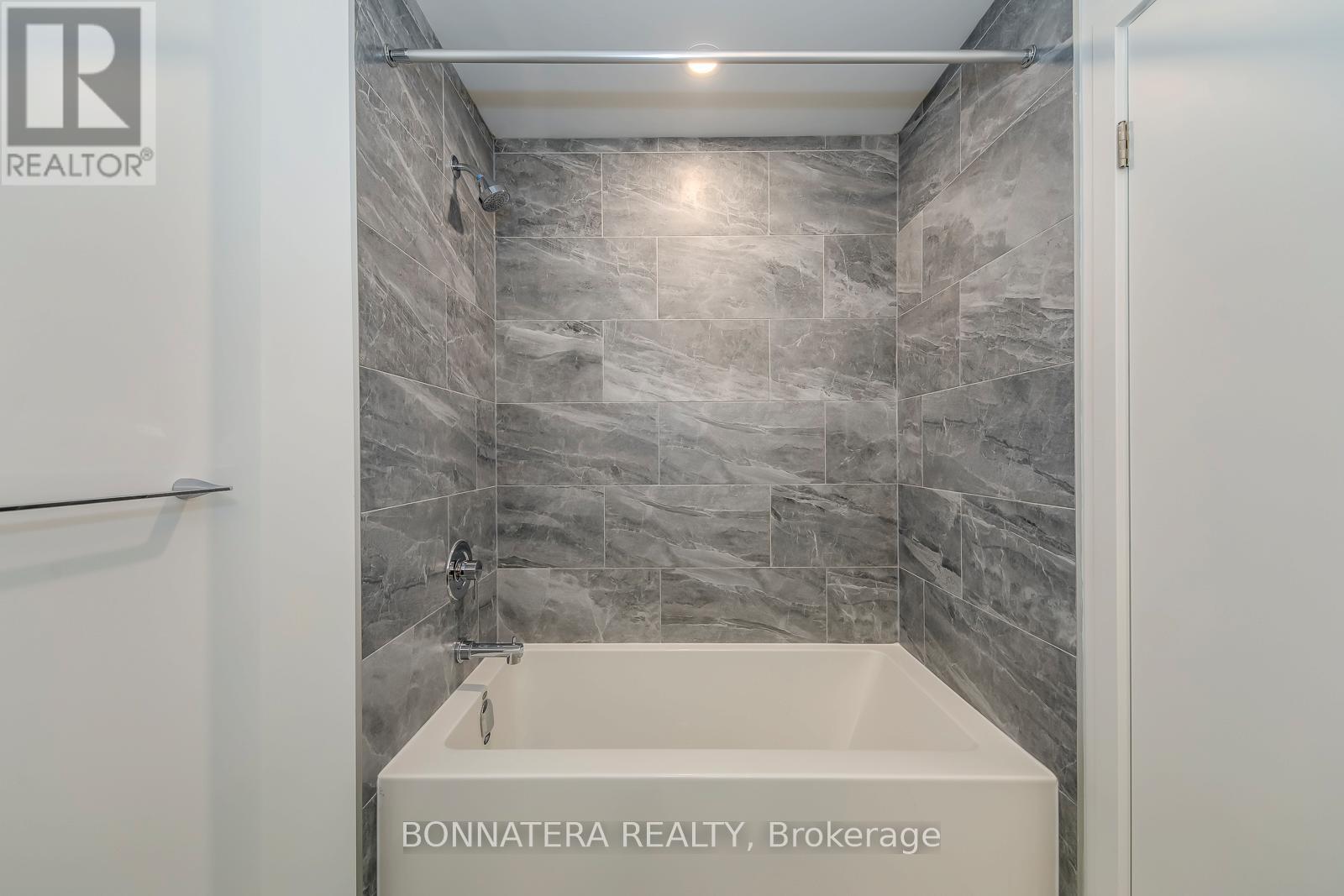 1304 - 395 Square One Drive, Mississauga, Ontario  L5B 0P6 - Photo 28 - W12731652