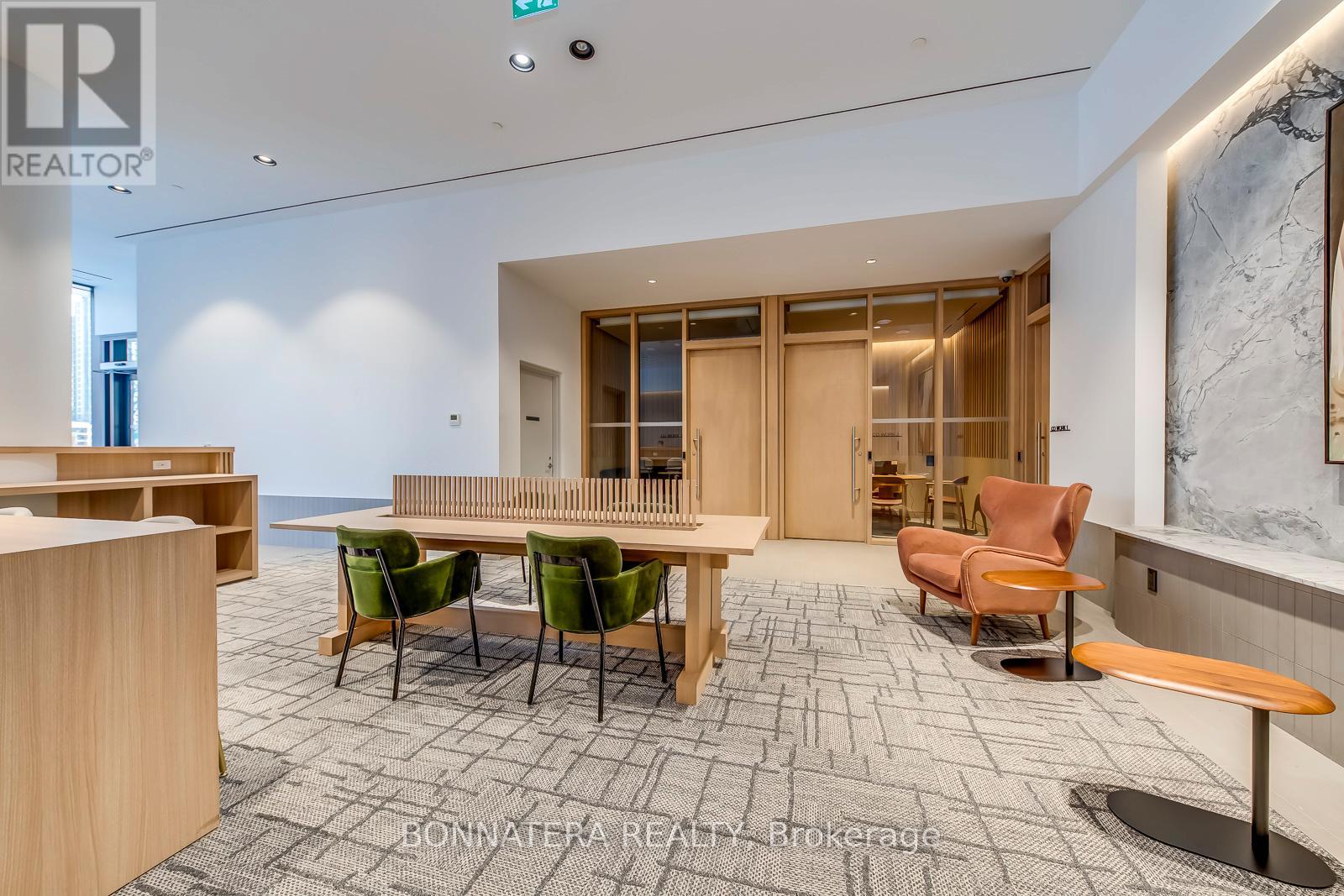 1304 - 395 Square One Drive, Mississauga, Ontario  L5B 0P6 - Photo 5 - W12731652