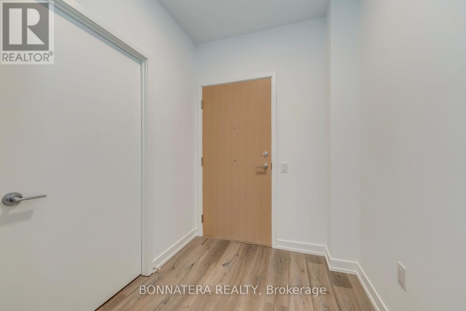 1304 - 395 Square One Drive, Mississauga, Ontario  L5B 0P6 - Photo 7 - W12731652