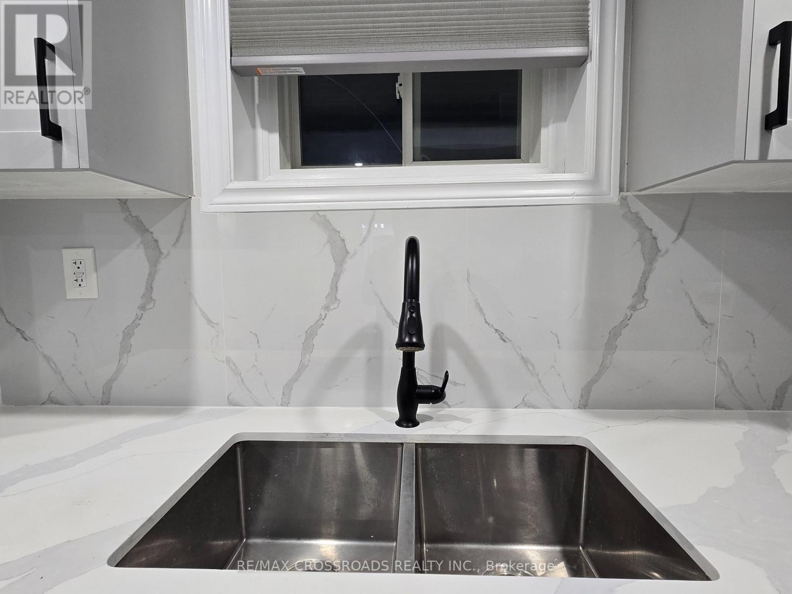 Lower/bsmt - 3265 Turnstone Boulevard, Pickering, Ontario  L1X 0N2 - Photo 8 - E12729000