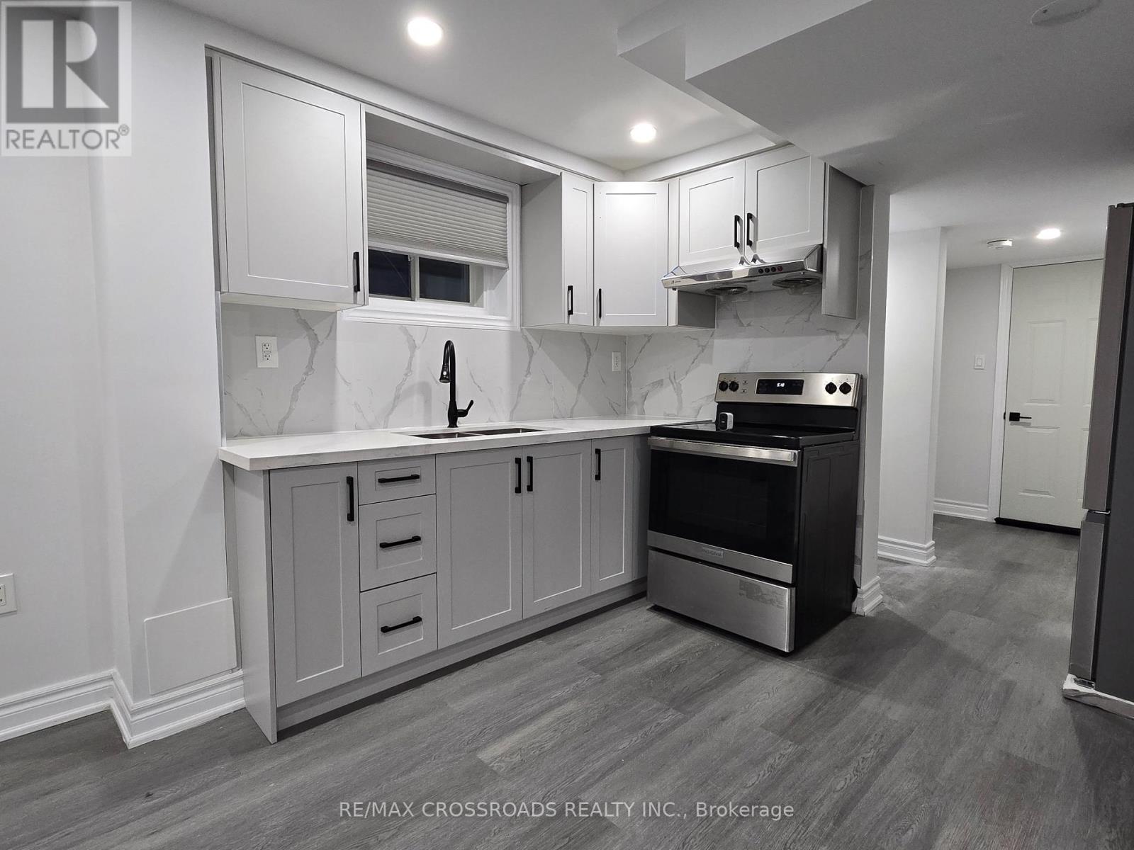 Lower/bsmt - 3265 Turnstone Boulevard, Pickering, Ontario  L1X 0N2 - Photo 5 - E12729000