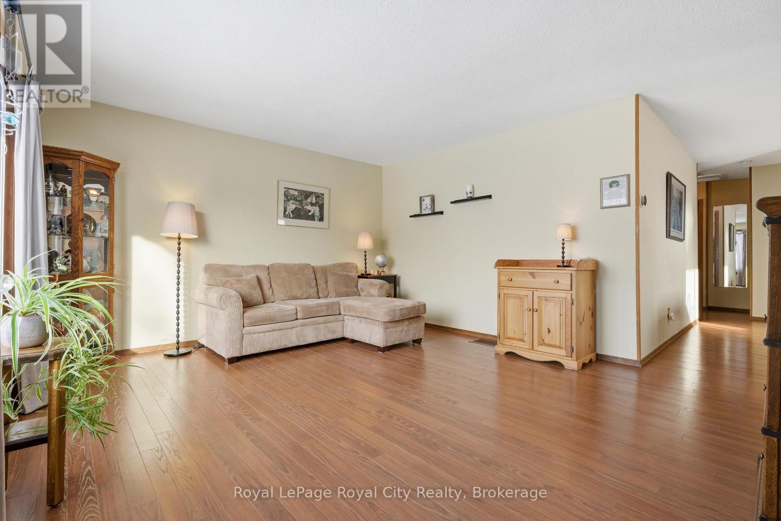 28 Mcilwraith Crescent, Guelph, Ontario  N1E 6J3 - Photo 4 - X12731740