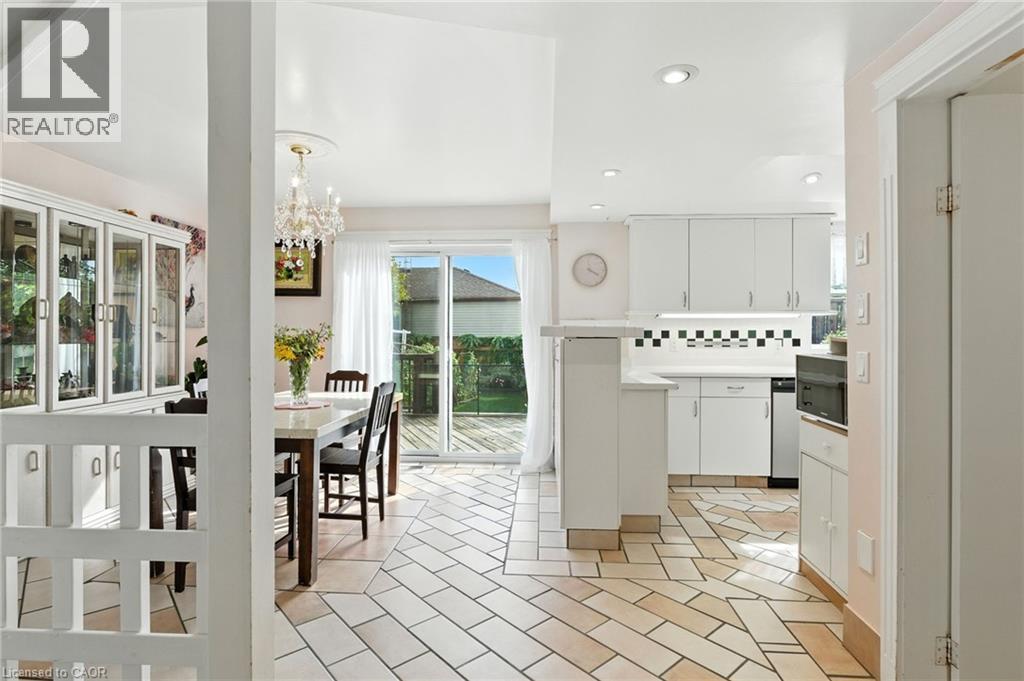 39 Clayburn Avenue, St. Catharines, Ontario  L2P 2T8 - Photo 4 - 40770990