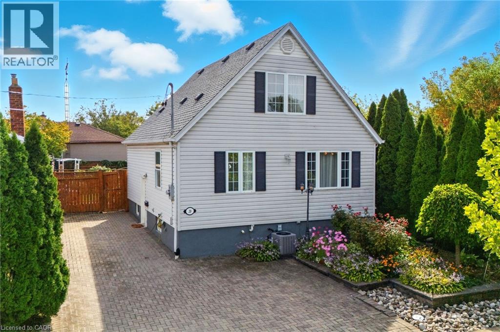 39 CLAYBURN Avenue, St. Catharines, Ontario