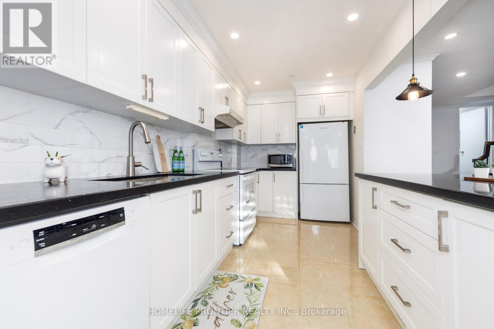 64 Flaming Roseway, Toronto, Ontario  M2N 5W8 - Photo 13 - C12731734