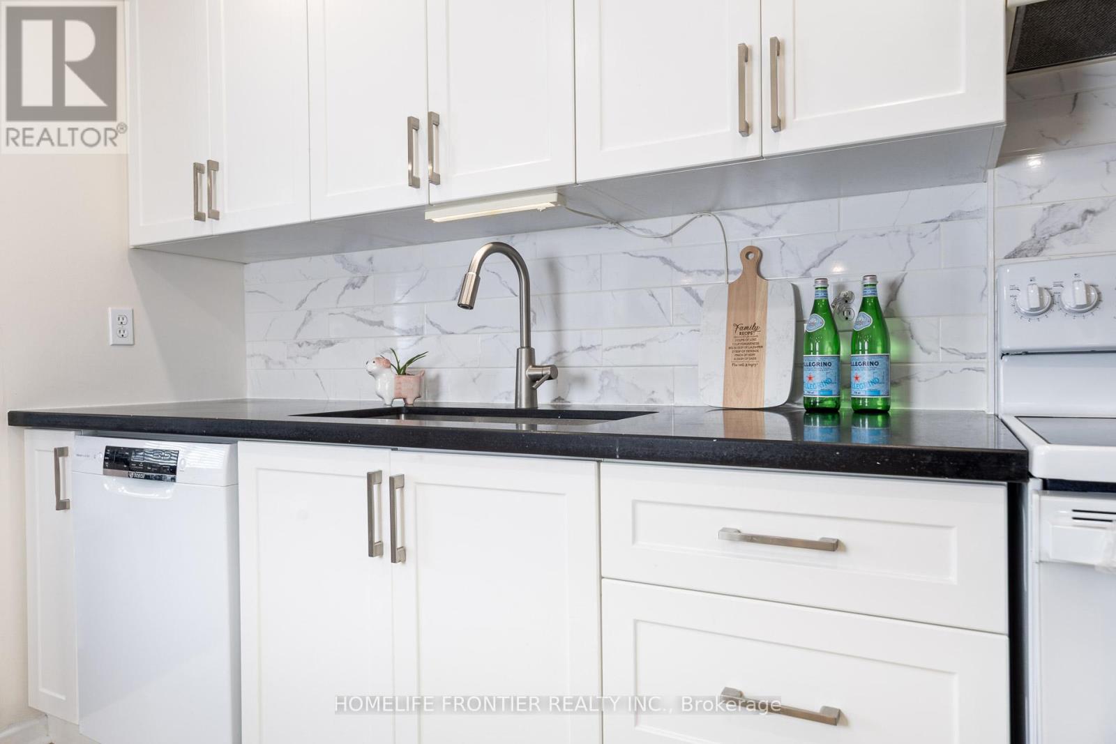 64 Flaming Roseway, Toronto, Ontario  M2N 5W8 - Photo 17 - C12731734