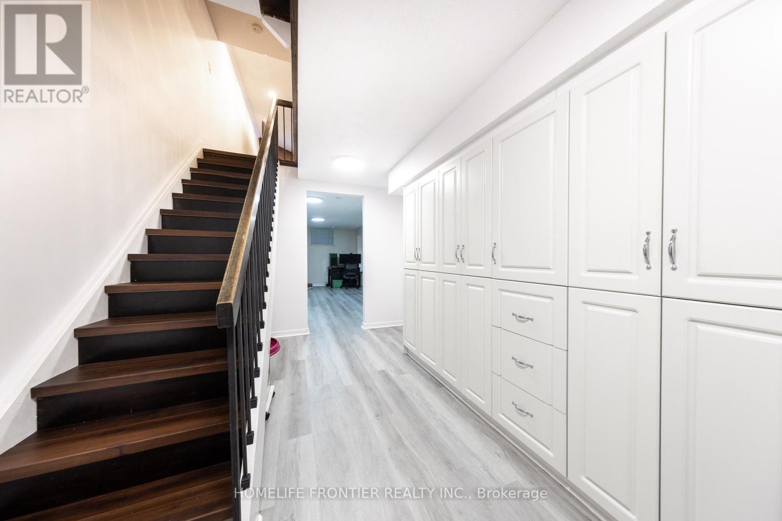 64 Flaming Roseway, Toronto, Ontario  M2N 5W8 - Photo 39 - C12731734