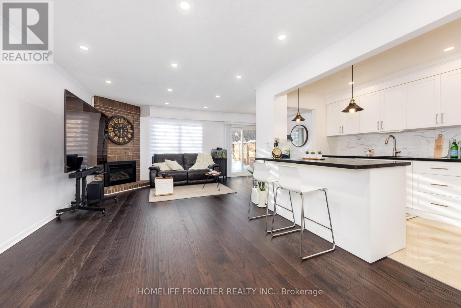 64 Flaming Roseway, Toronto, Ontario  M2N 5W8 - Photo 7 - C12731734