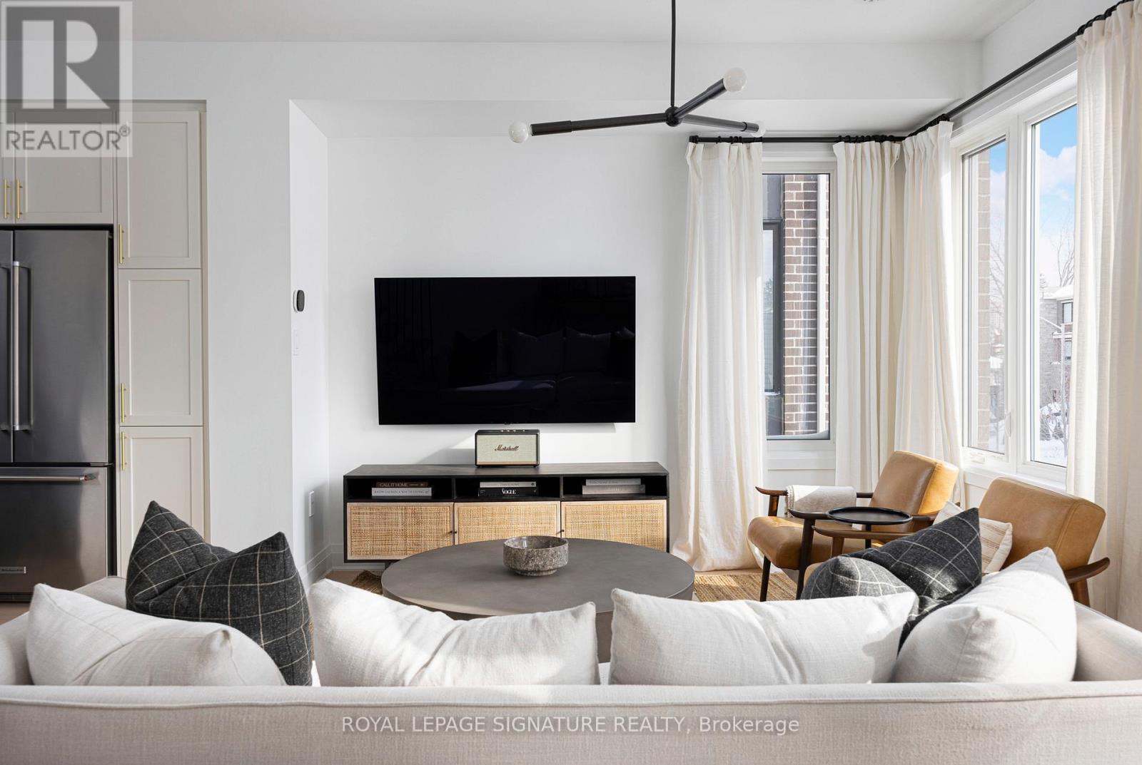 16 Hollyhock Court, Toronto, Ontario  M3B 0B4 - Photo 5 - C12731760