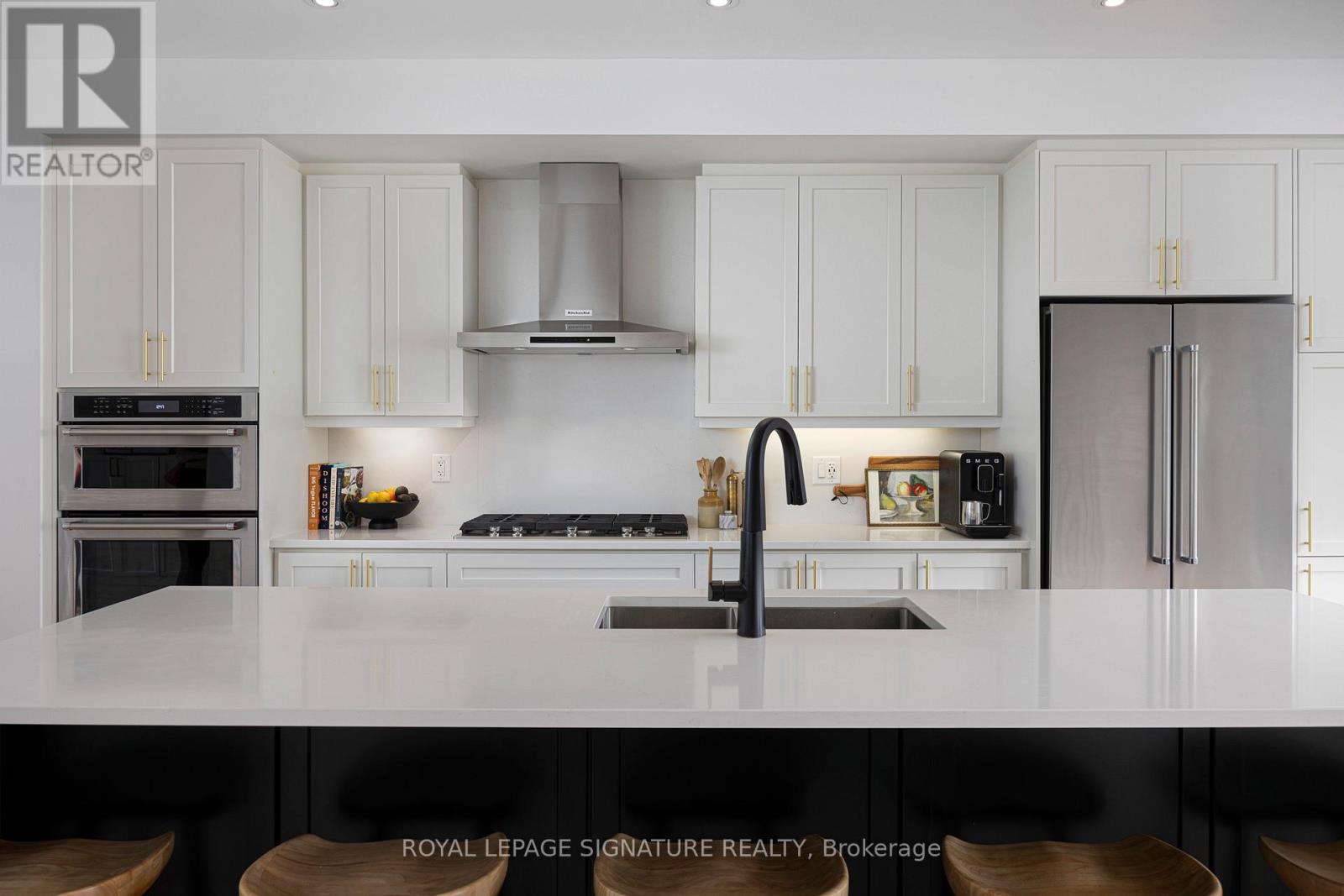 16 Hollyhock Court, Toronto, Ontario  M3B 0B4 - Photo 9 - C12731760