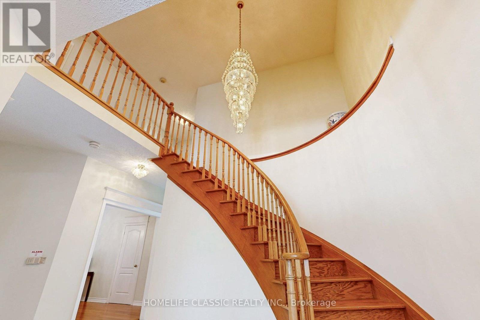 50 Oakhurst Drive, Vaughan, Ontario  L4J 7V3 - Photo 3 - N12731686