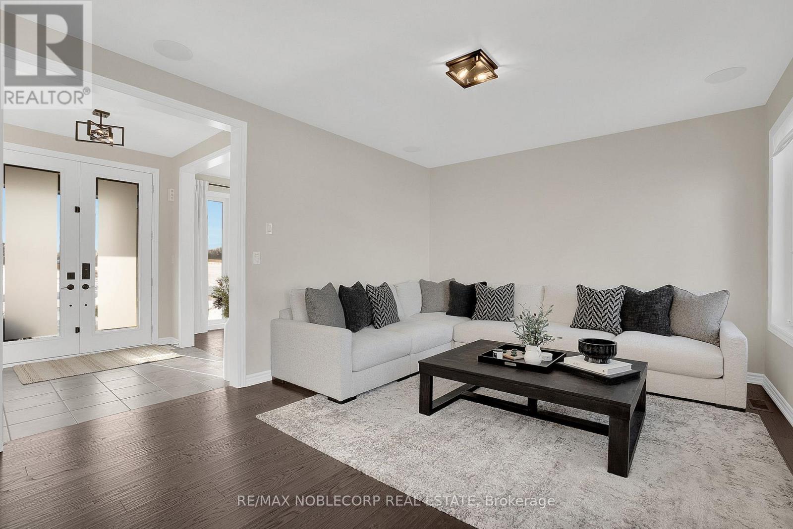 36 Felhazi Trail, Essa, Ontario  L3W 0A4 - Photo 12 - N12731738