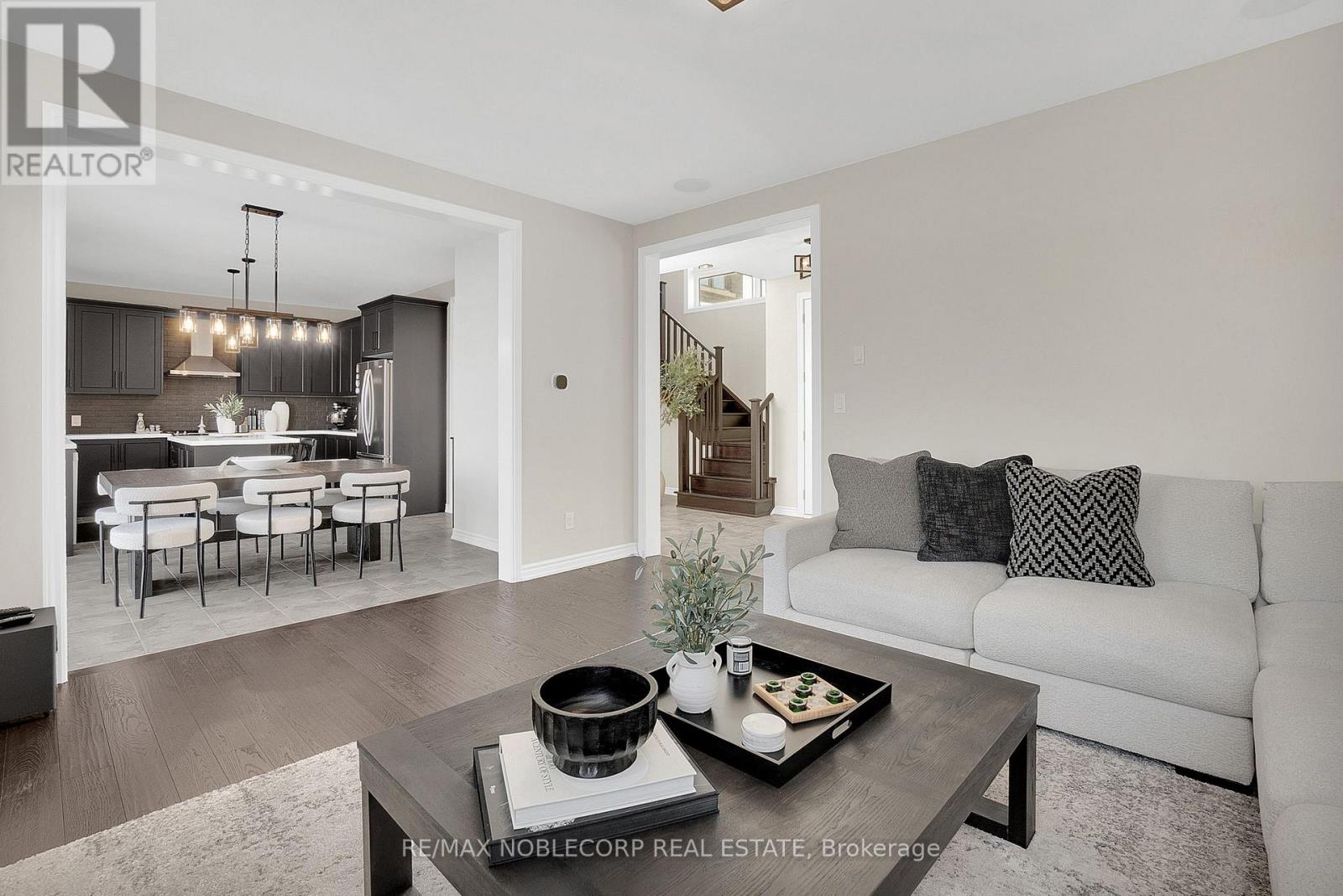 36 Felhazi Trail, Essa, Ontario  L3W 0A4 - Photo 13 - N12731738