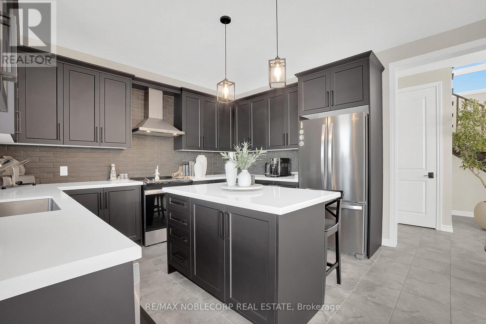 36 Felhazi Trail, Essa, Ontario  L3W 0A4 - Photo 15 - N12731738