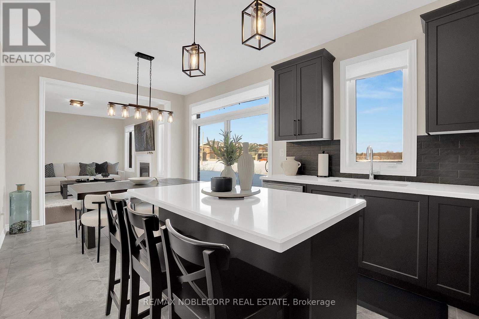 36 Felhazi Trail, Essa, Ontario  L3W 0A4 - Photo 16 - N12731738