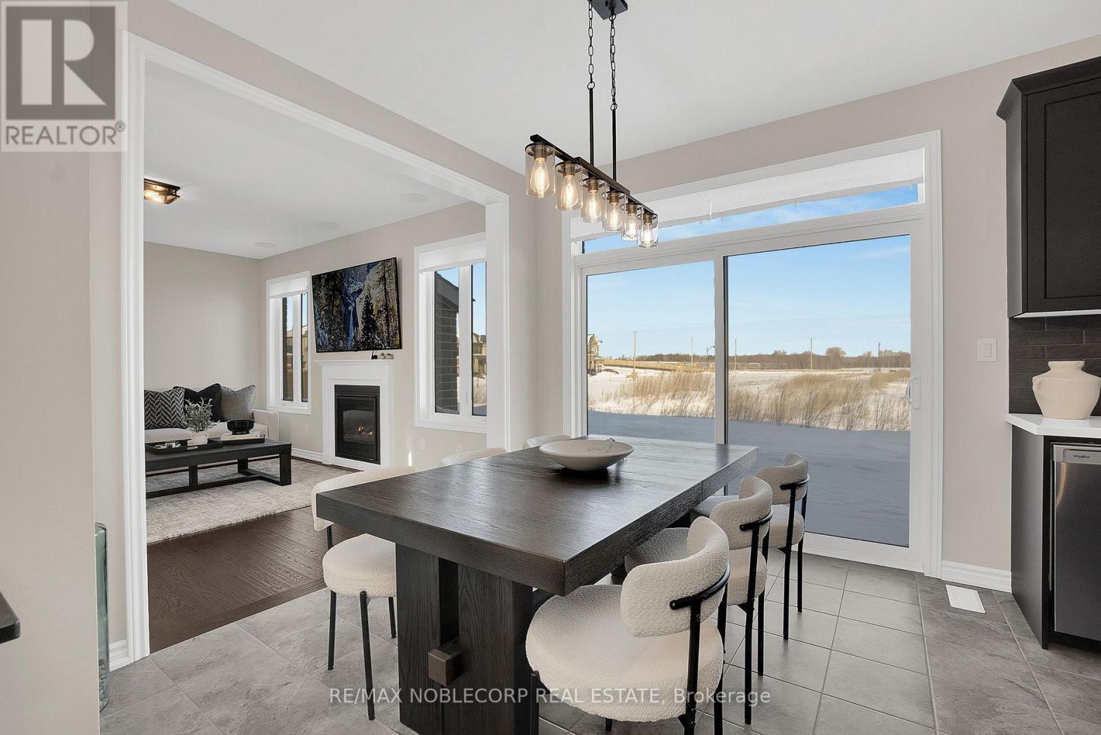 36 Felhazi Trail, Essa, Ontario  L3W 0A4 - Photo 18 - N12731738