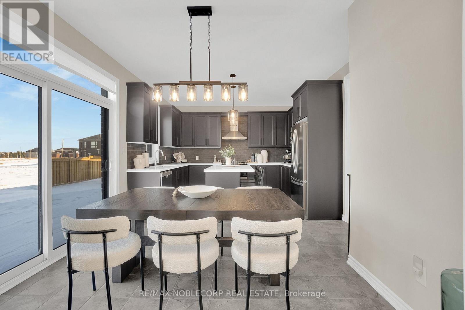 36 Felhazi Trail, Essa, Ontario  L3W 0A4 - Photo 19 - N12731738