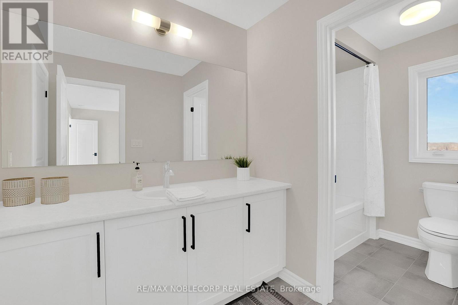 36 Felhazi Trail, Essa, Ontario  L3W 0A4 - Photo 31 - N12731738