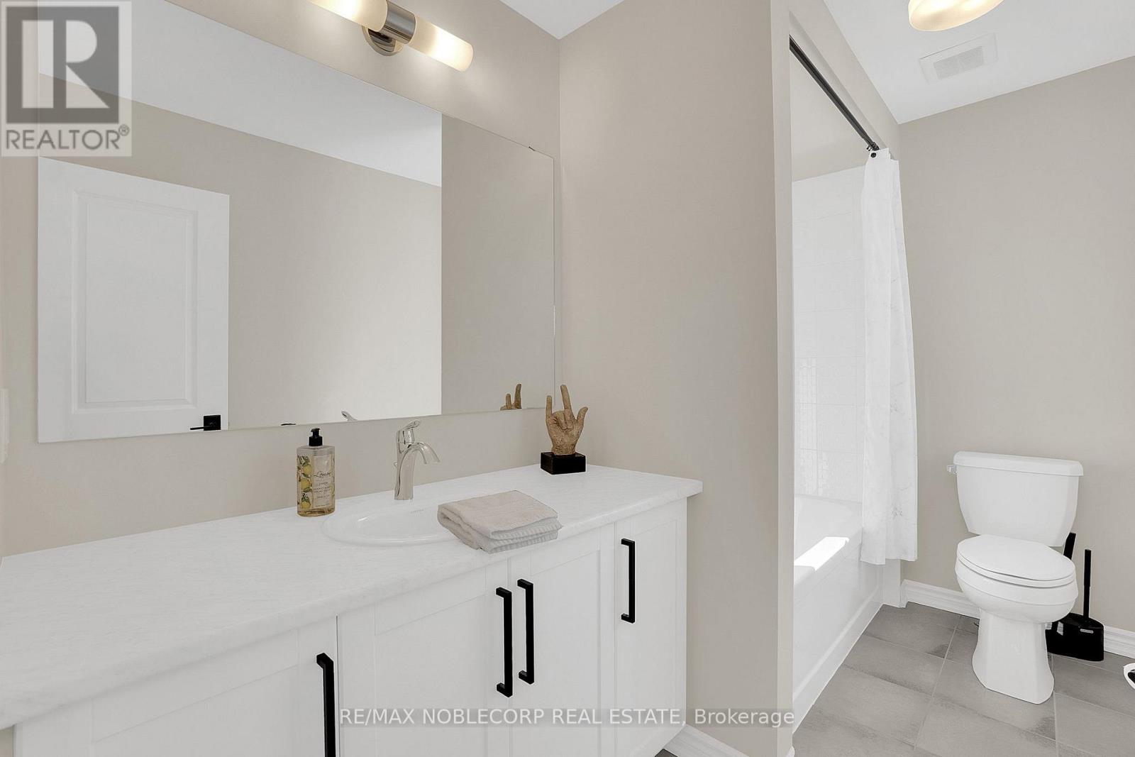 36 Felhazi Trail, Essa, Ontario  L3W 0A4 - Photo 34 - N12731738