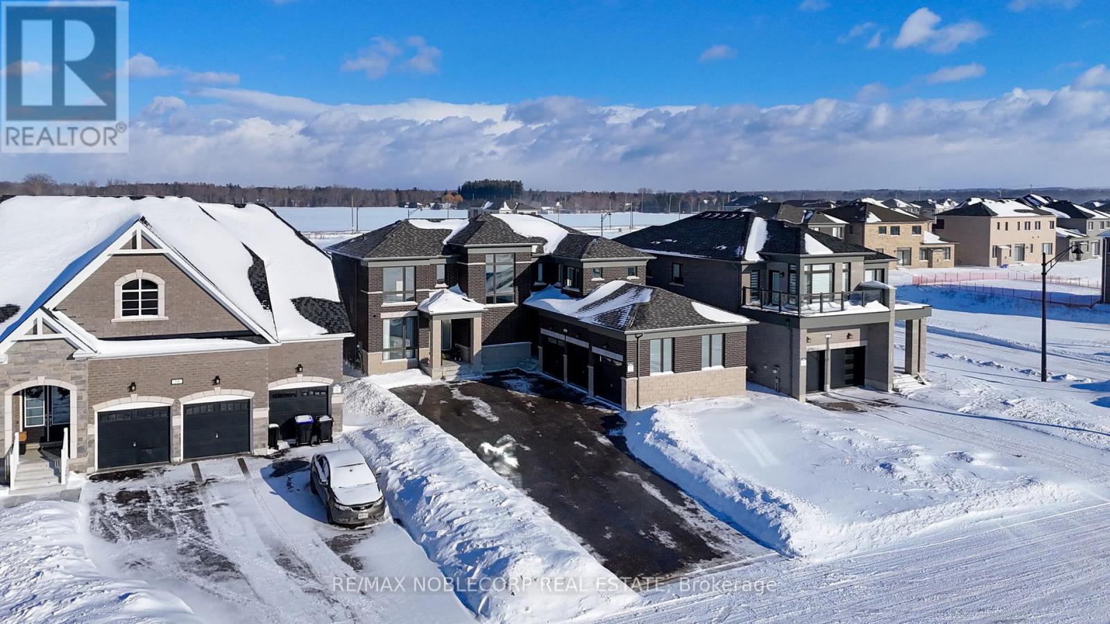 36 Felhazi Trail, Essa, Ontario  L3W 0A4 - Photo 4 - N12731738