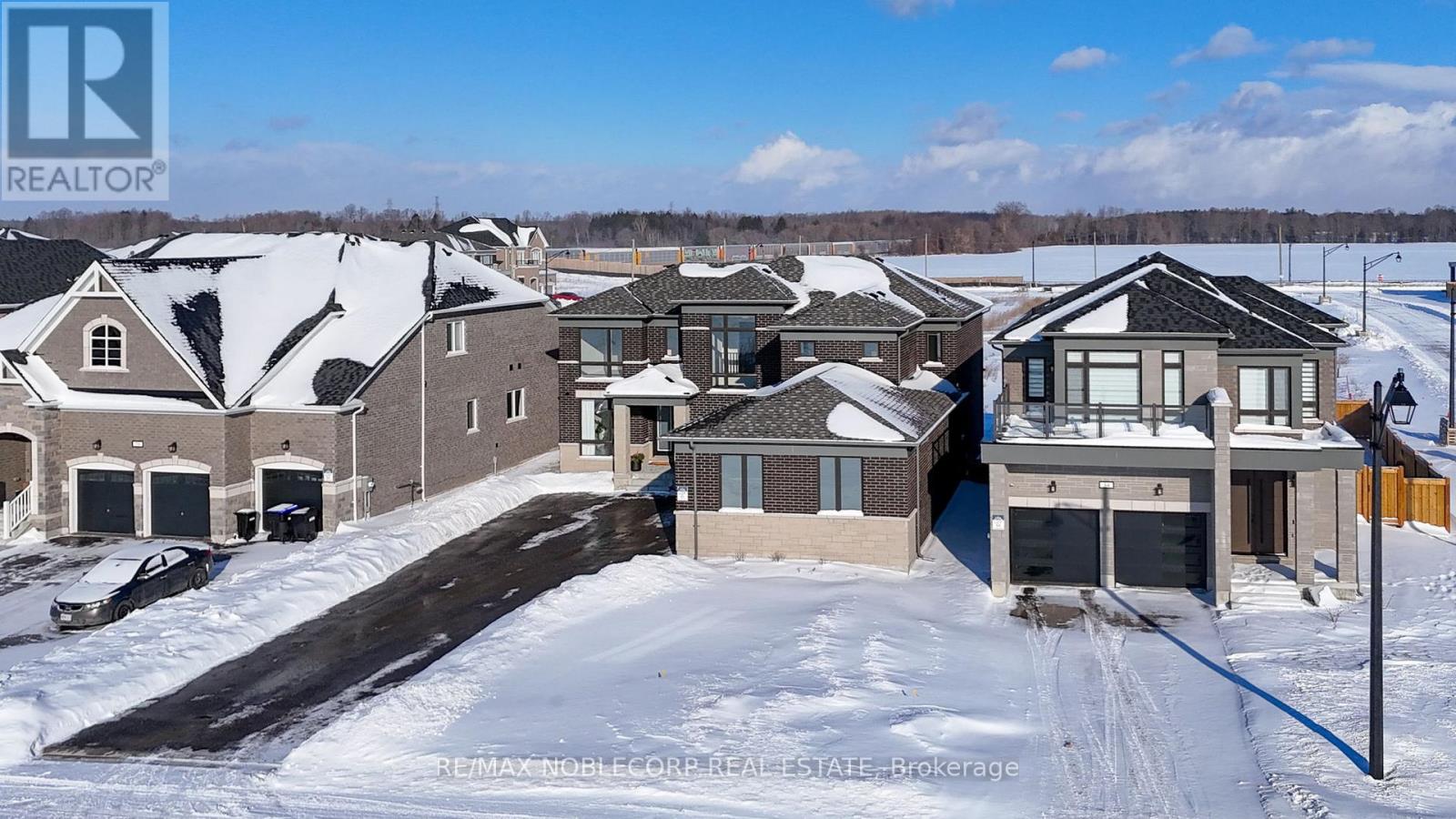 36 Felhazi Trail, Essa, Ontario  L3W 0A4 - Photo 5 - N12731738