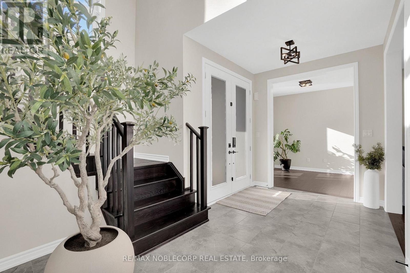 36 Felhazi Trail, Essa, Ontario  L3W 0A4 - Photo 8 - N12731738