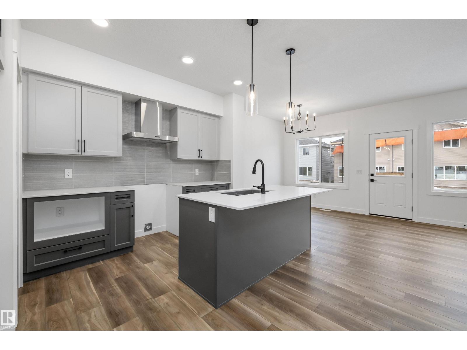 917 19 Av Nw, Edmonton, Alberta  T6T 2X4 - Photo 6 - E4470954