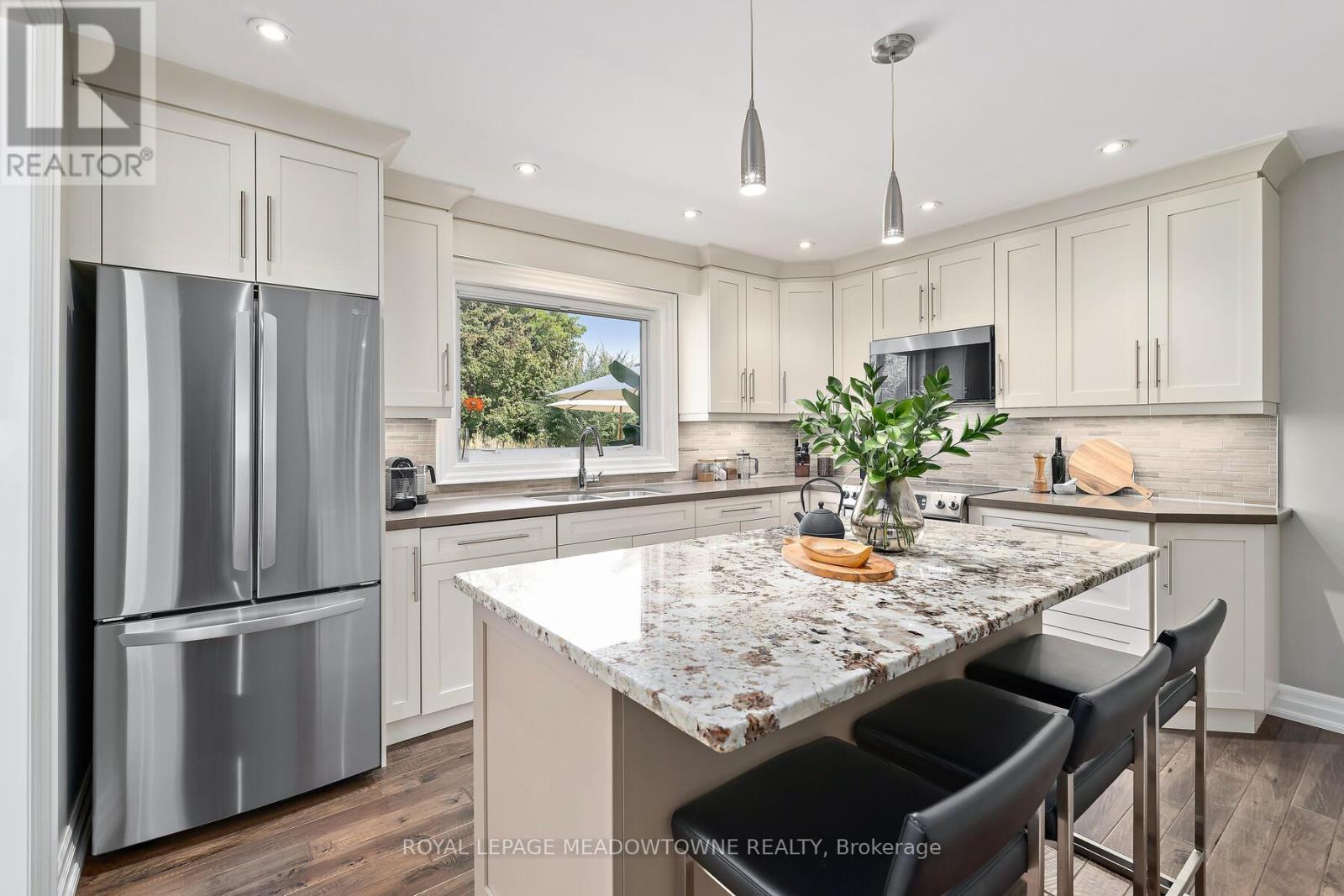 25 Hillside Drive, Halton Hills, Ontario  L7G 4W2 - Photo 10 - W12731696