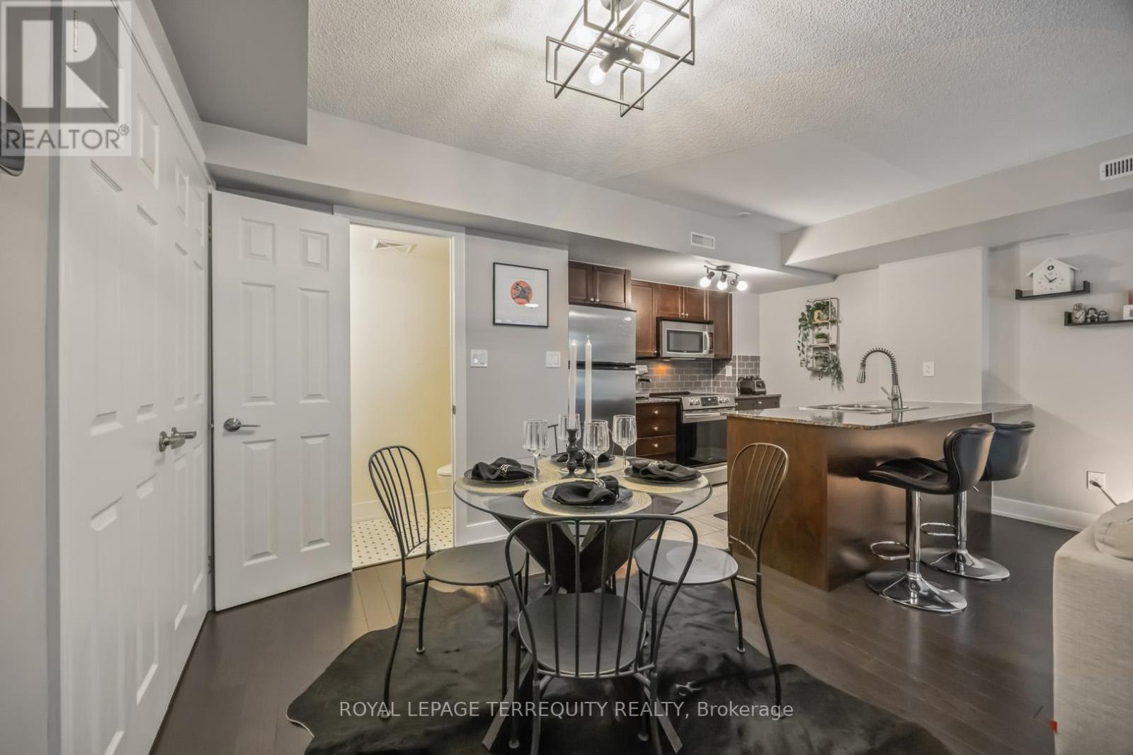 130 - 25 Turntable Crescent, Toronto, Ontario  M6H 4K8 - Photo 11 - W12731728