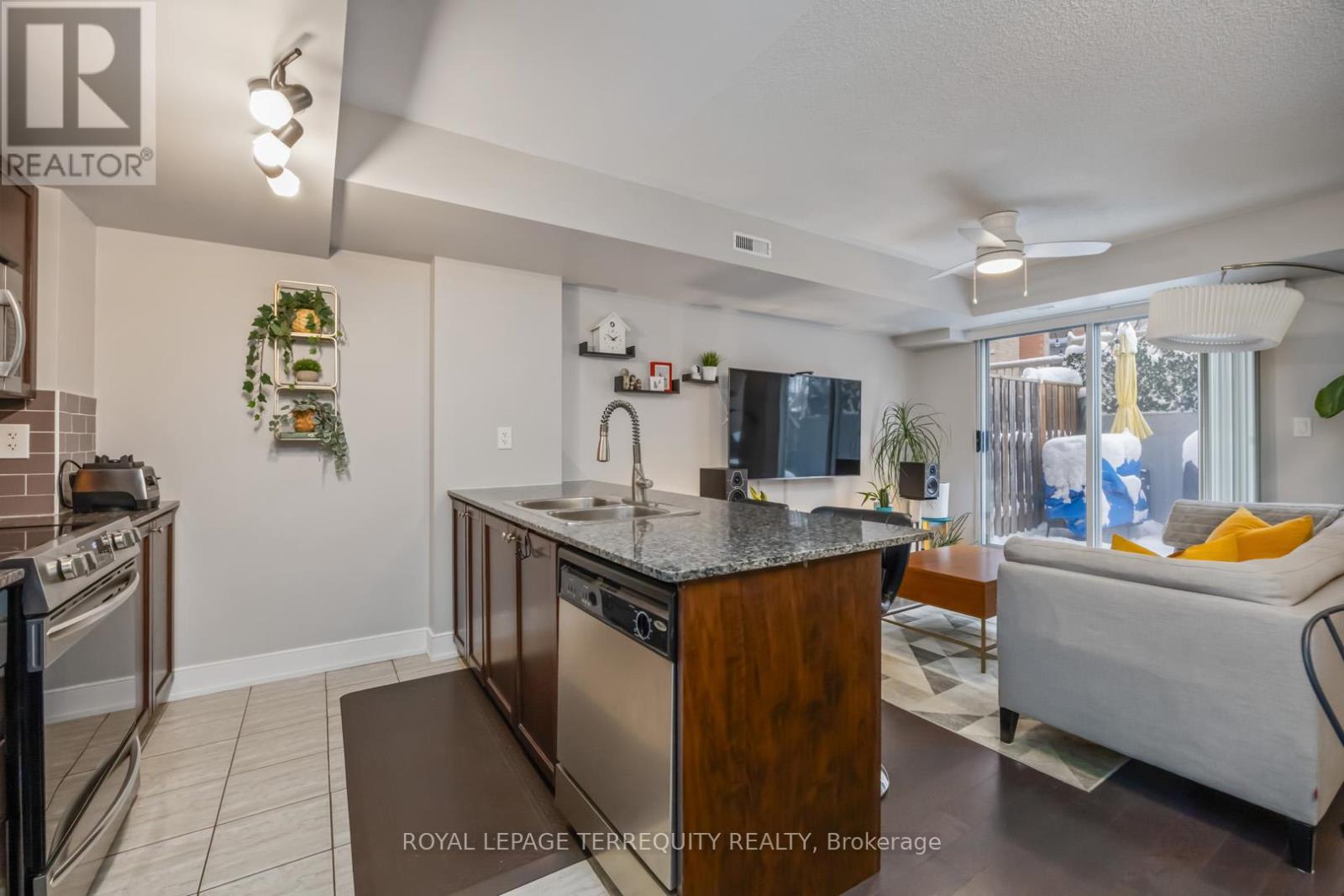 130 - 25 Turntable Crescent, Toronto, Ontario  M6H 4K8 - Photo 16 - W12731728