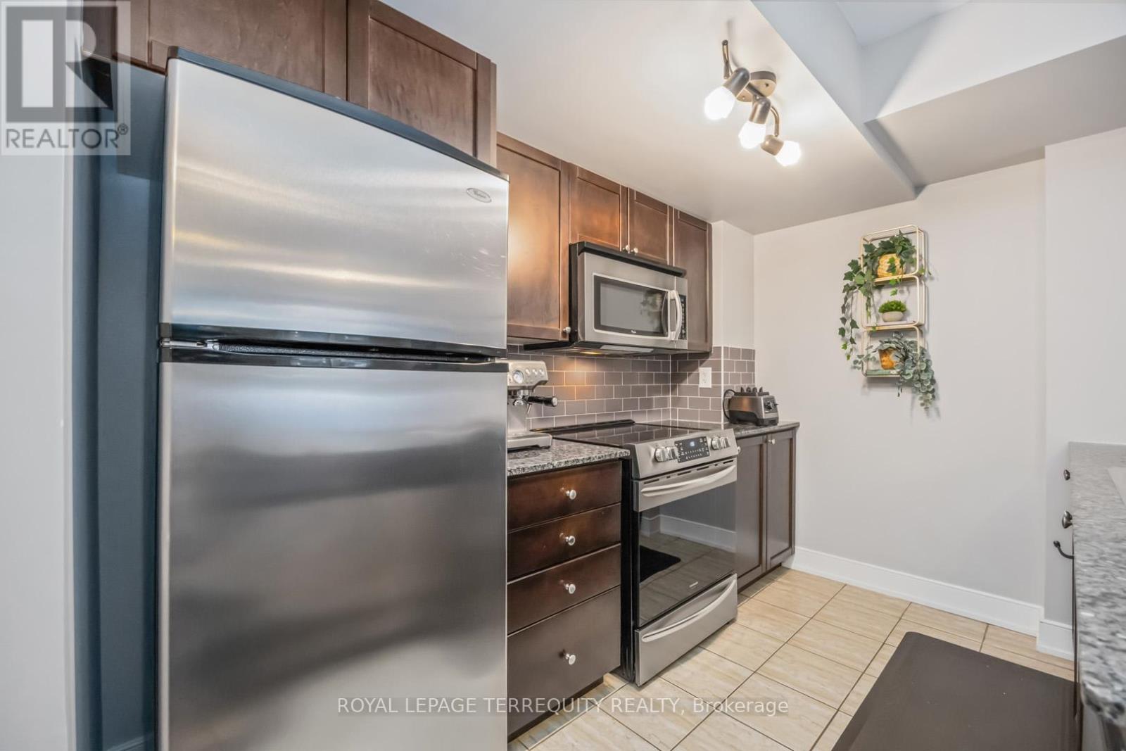 130 - 25 Turntable Crescent, Toronto, Ontario  M6H 4K8 - Photo 17 - W12731728