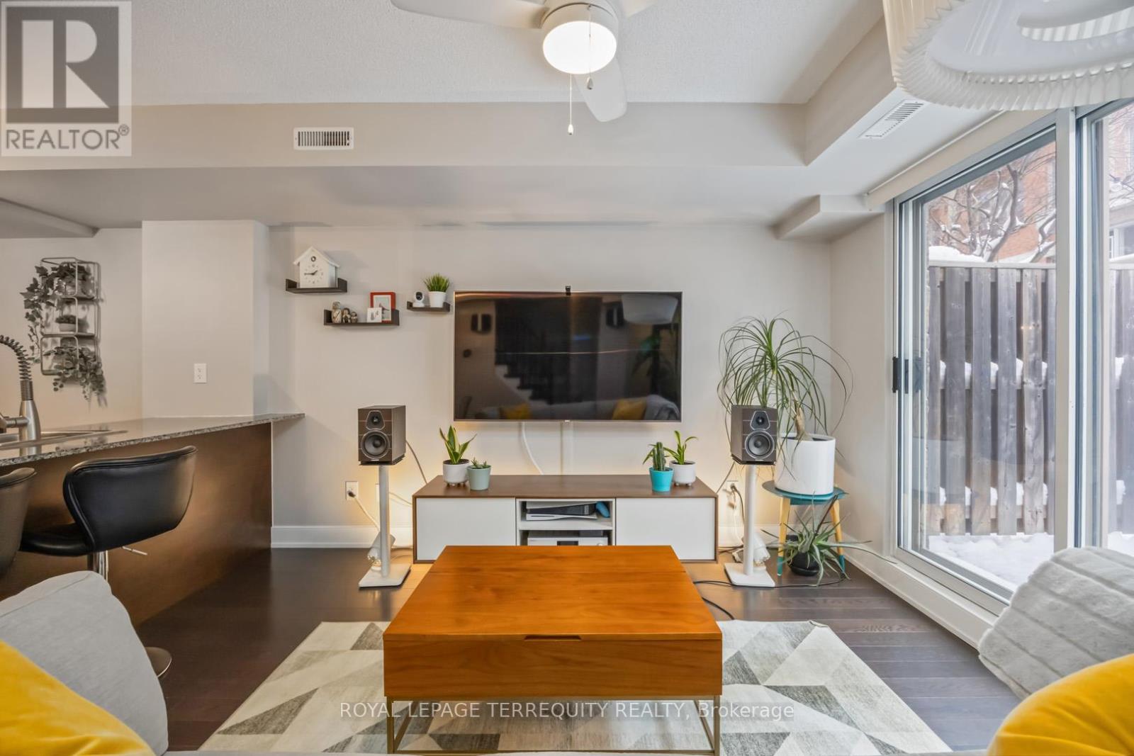 130 - 25 Turntable Crescent, Toronto, Ontario  M6H 4K8 - Photo 2 - W12731728