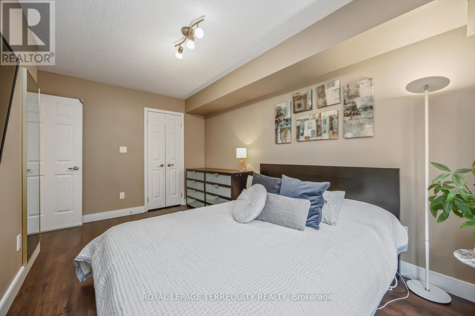 130 - 25 Turntable Crescent, Toronto, Ontario  M6H 4K8 - Photo 24 - W12731728