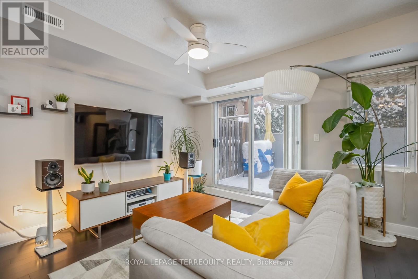 130 - 25 Turntable Crescent, Toronto, Ontario  M6H 4K8 - Photo 3 - W12731728