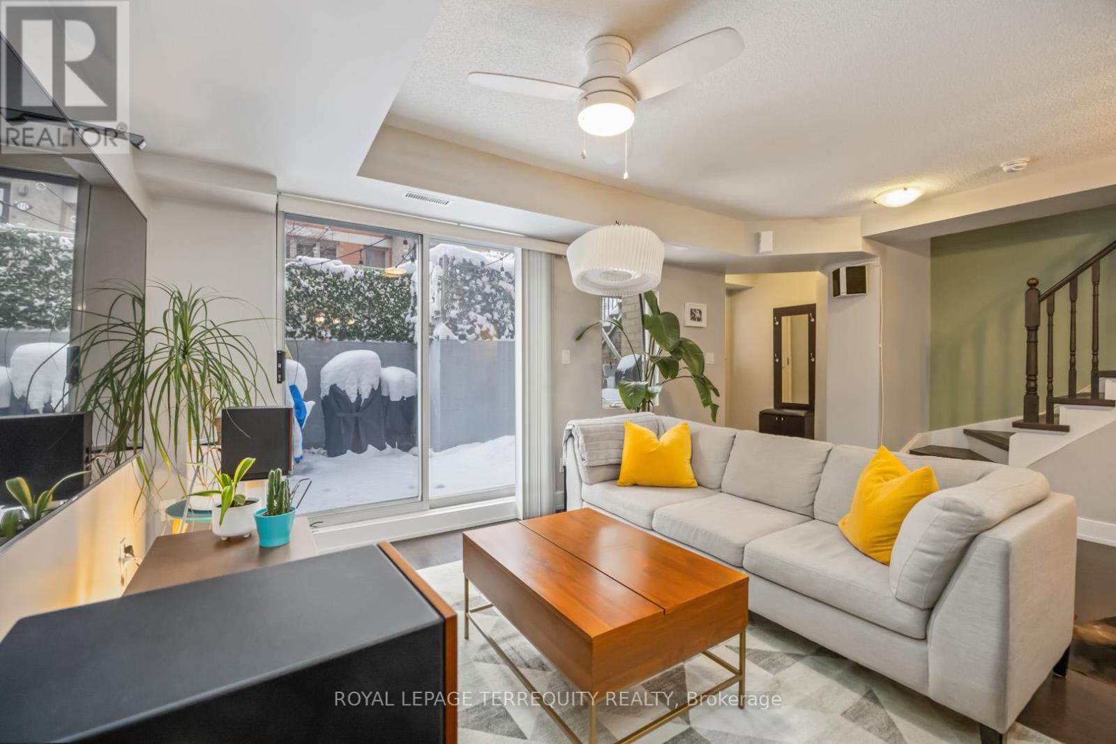 130 - 25 Turntable Crescent, Toronto, Ontario  M6H 4K8 - Photo 4 - W12731728