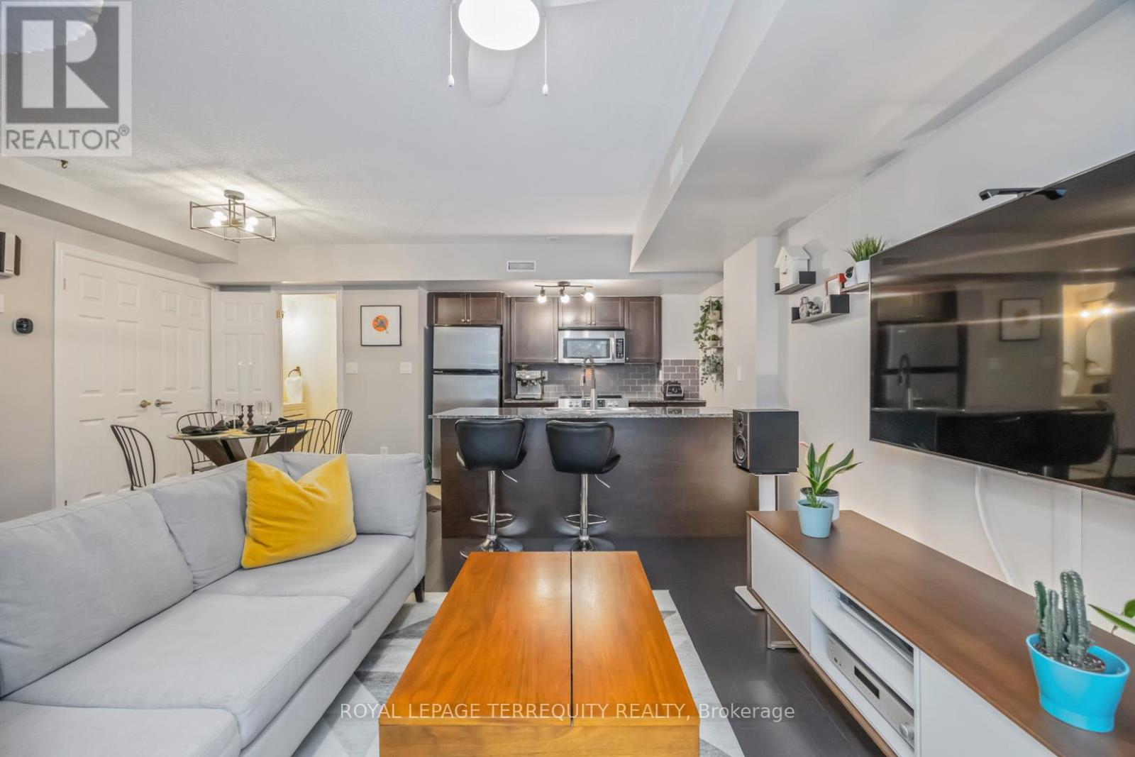 130 - 25 Turntable Crescent, Toronto, Ontario  M6H 4K8 - Photo 6 - W12731728