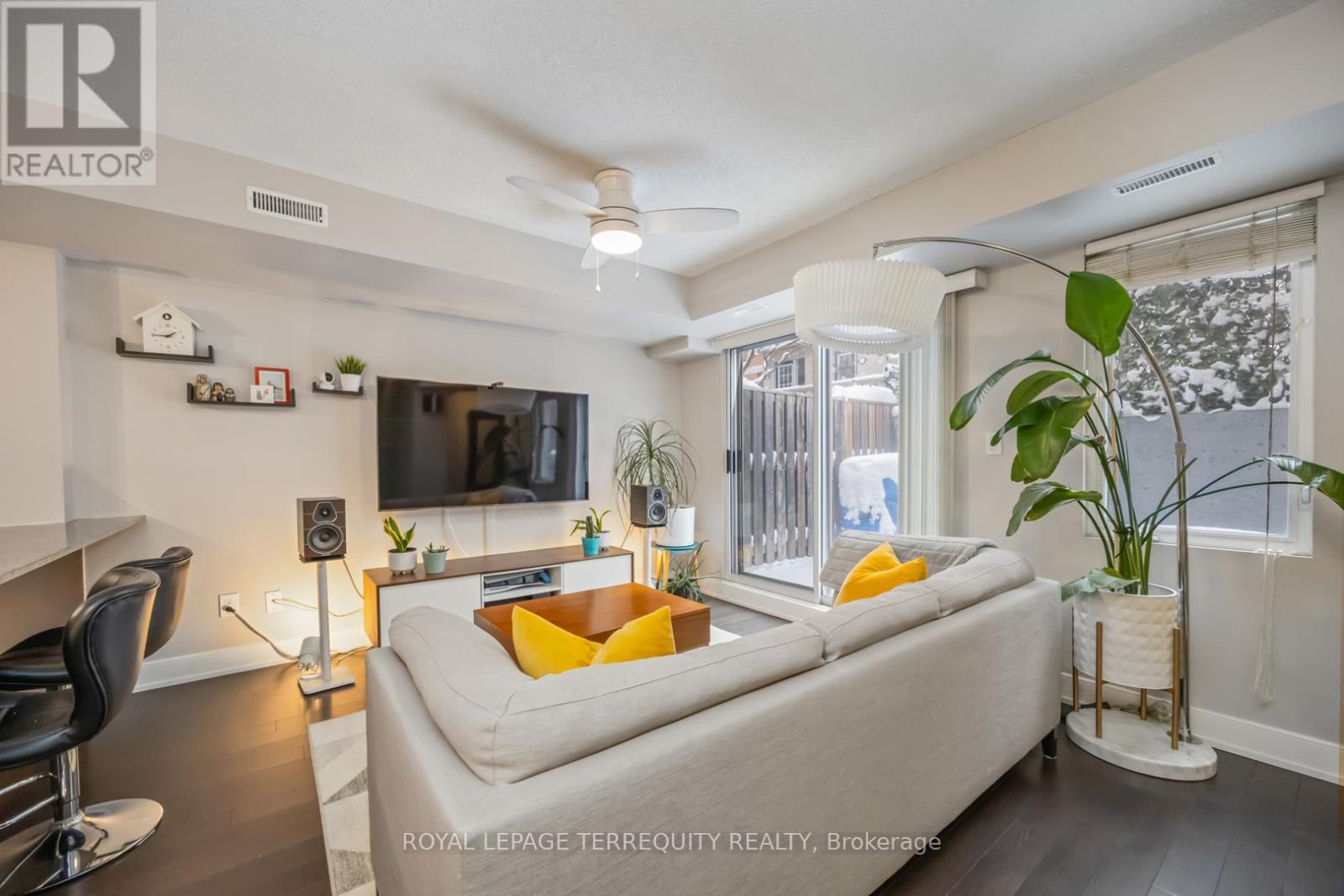 130 - 25 Turntable Crescent, Toronto, Ontario  M6H 4K8 - Photo 7 - W12731728