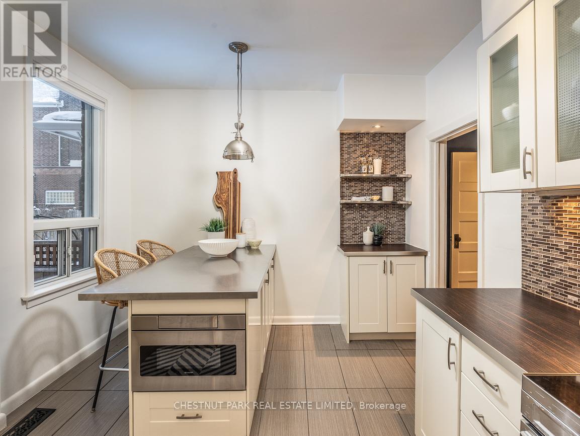 27 Radford Avenue, Toronto, Ontario  M6R 1Z5 - Photo 13 - W12731742