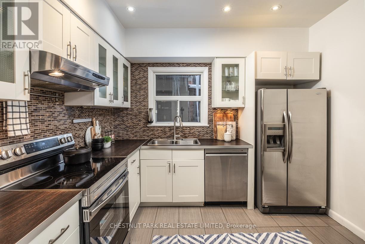 27 Radford Avenue, Toronto, Ontario  M6R 1Z5 - Photo 14 - W12731742