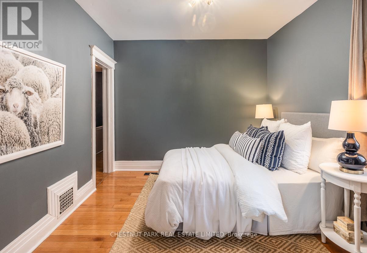 27 Radford Avenue, Toronto, Ontario  M6R 1Z5 - Photo 17 - W12731742