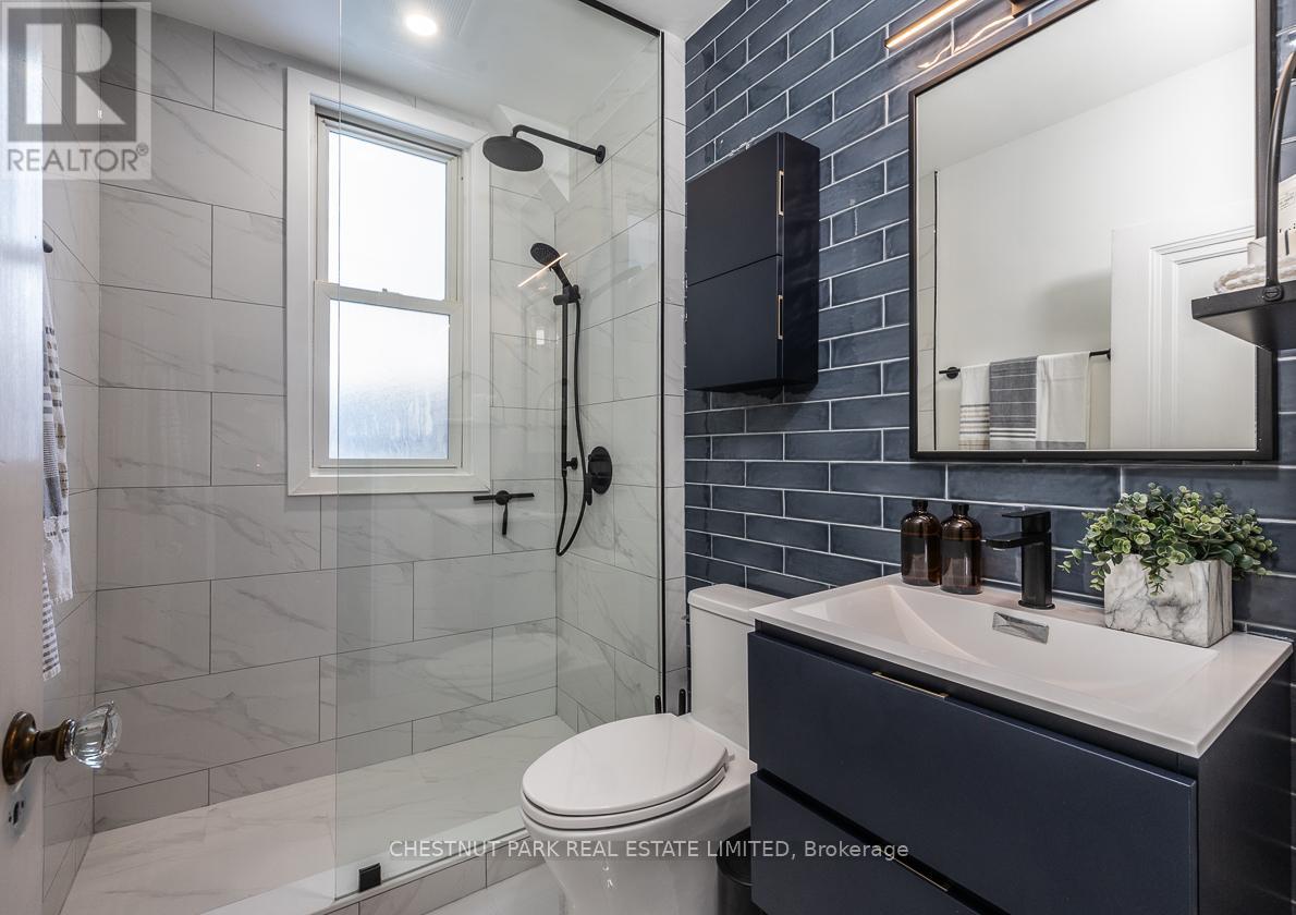 27 Radford Avenue, Toronto, Ontario  M6R 1Z5 - Photo 26 - W12731742