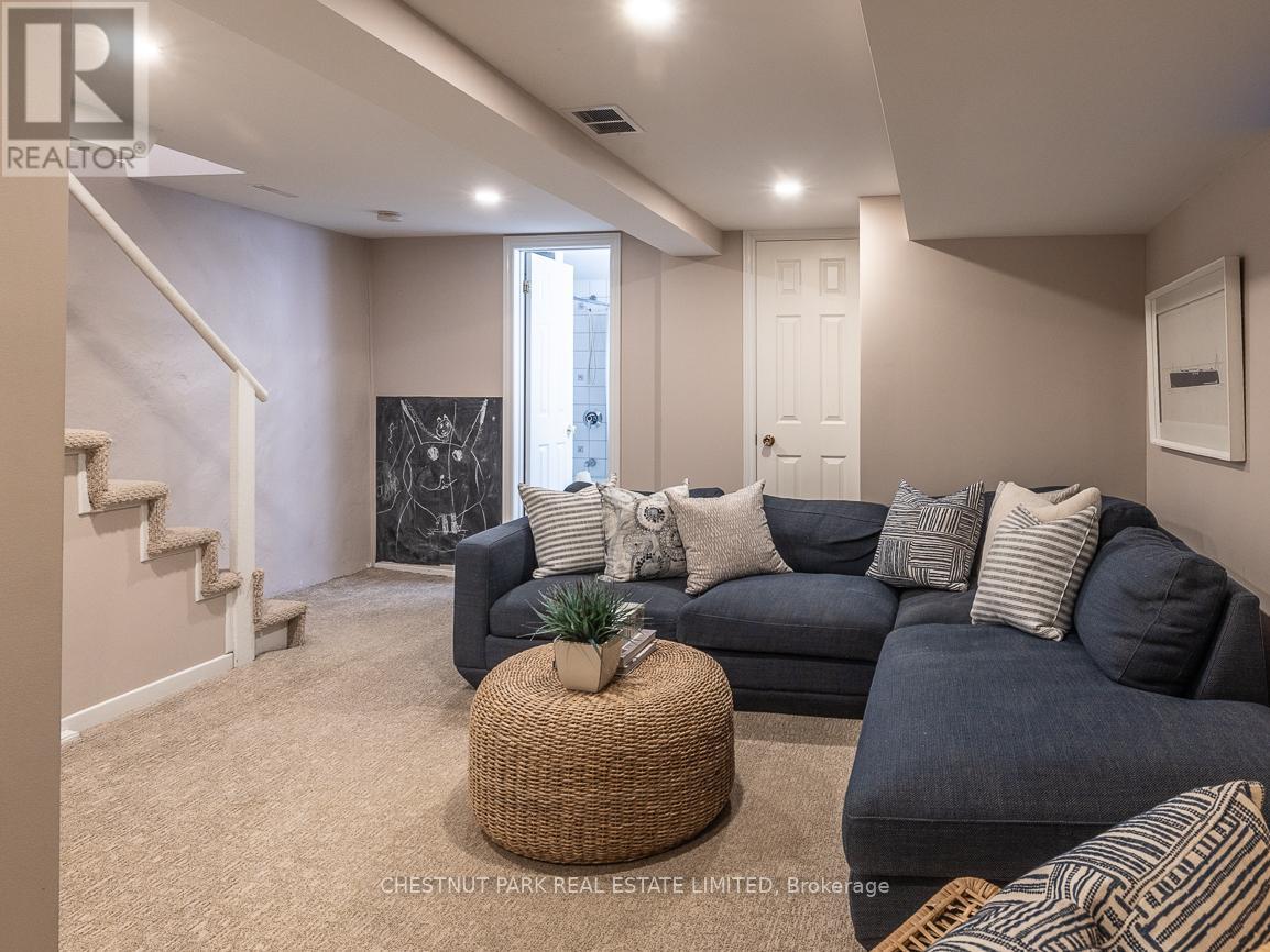 27 Radford Avenue, Toronto, Ontario  M6R 1Z5 - Photo 28 - W12731742