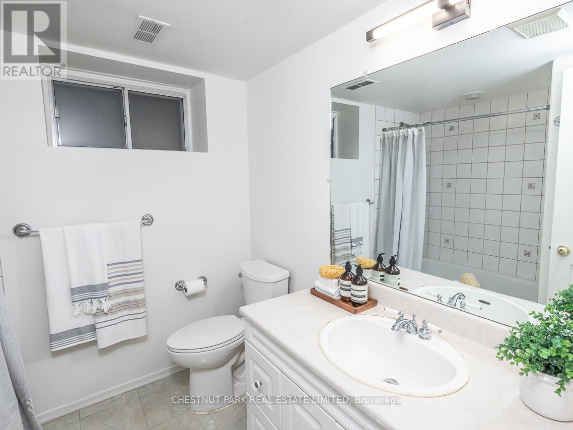 27 Radford Avenue, Toronto, Ontario  M6R 1Z5 - Photo 29 - W12731742