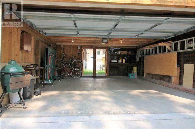 27 Radford Avenue, Toronto, Ontario  M6R 1Z5 - Photo 32 - W12731742